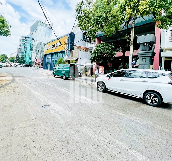 Nhà nát mặt tiền Nguyễn Đình Chính - vị trí kinh doanh đa nghành nghề