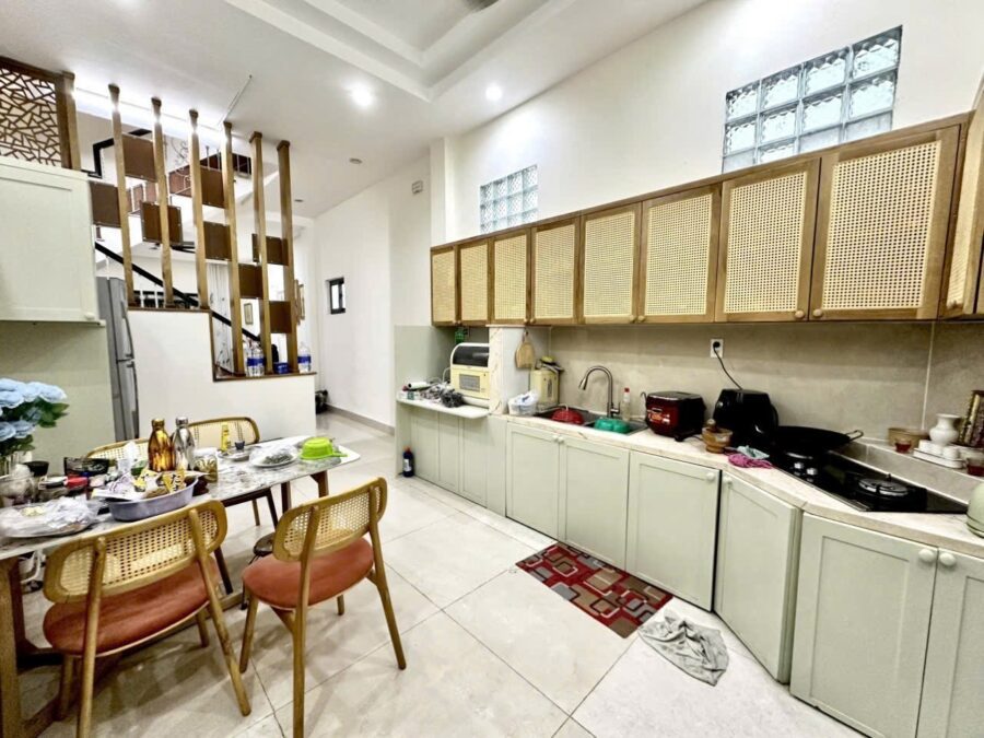 Nhà đẹp cách MT Huỳnh Văn Bánh 20m - diện tích 4x19 vuông A4