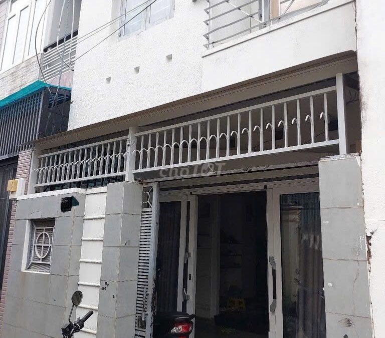 Nhà 3 tầng, hẻm xe hơi quay đầu, sổ hồng chính chủ lâu đời