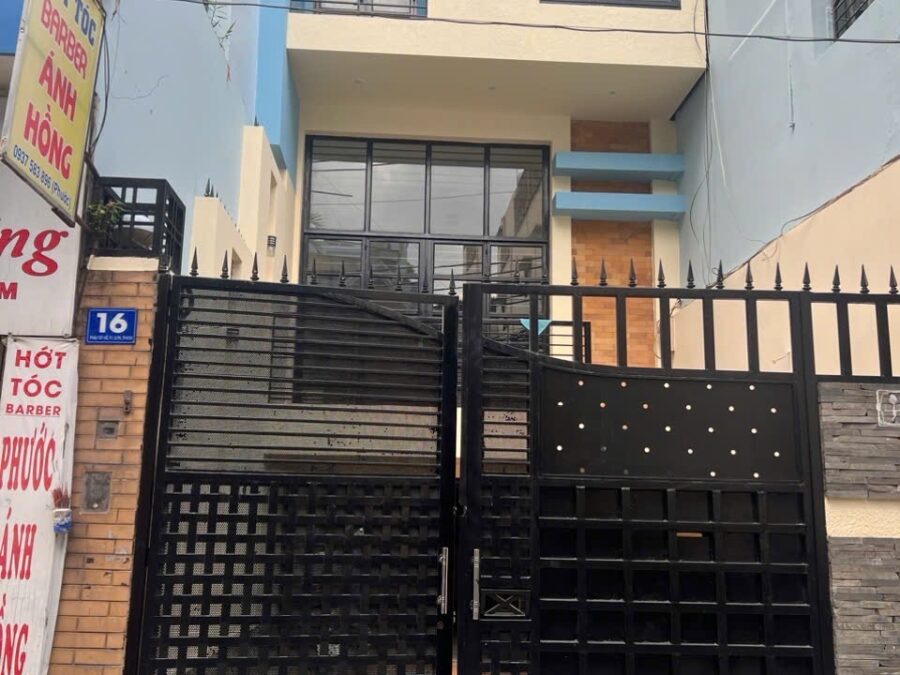 Nhà mặt tiền đường Phan Tây Hồ, Q. Phú Nhuận - nở hậu