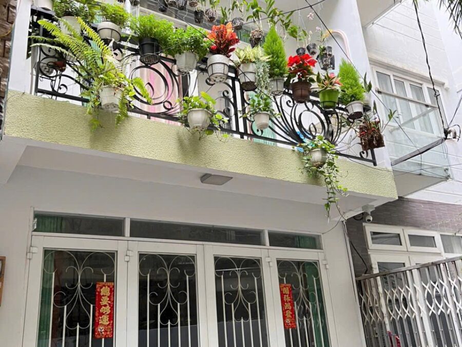 Cần bán nhà đường Huỳnh Văn Bánh - Phú Nhuận - 4 phòng ngủ