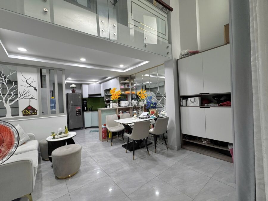 Nhà Hẻm Ô Tô con đỗ cửa  Cách 1 căn ra mặt tiền Phan Tây Hồ, Phường 7, Phú Nhuận